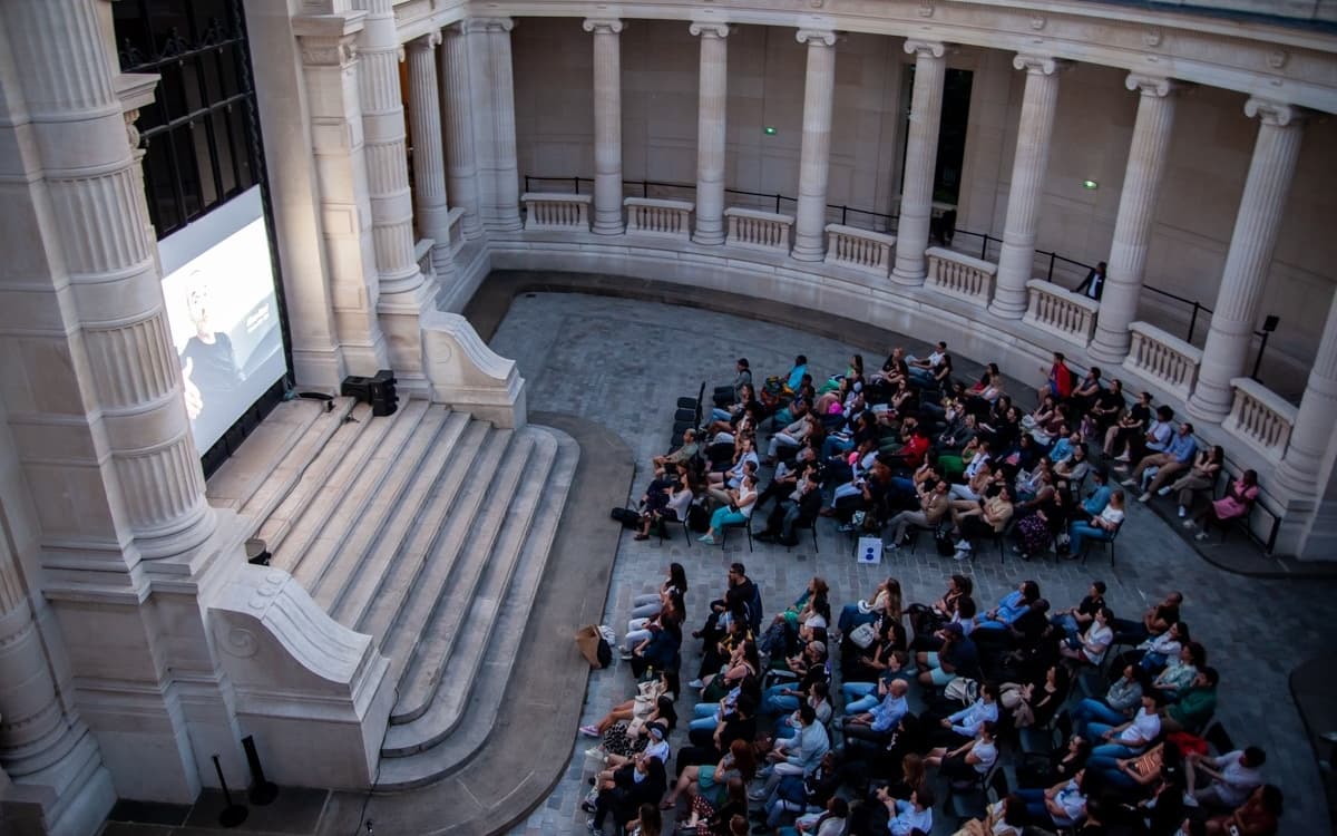 Illustration de l'événement : Galliera fait son cinéma : le 18e siècle sous le feu des projecteurs !