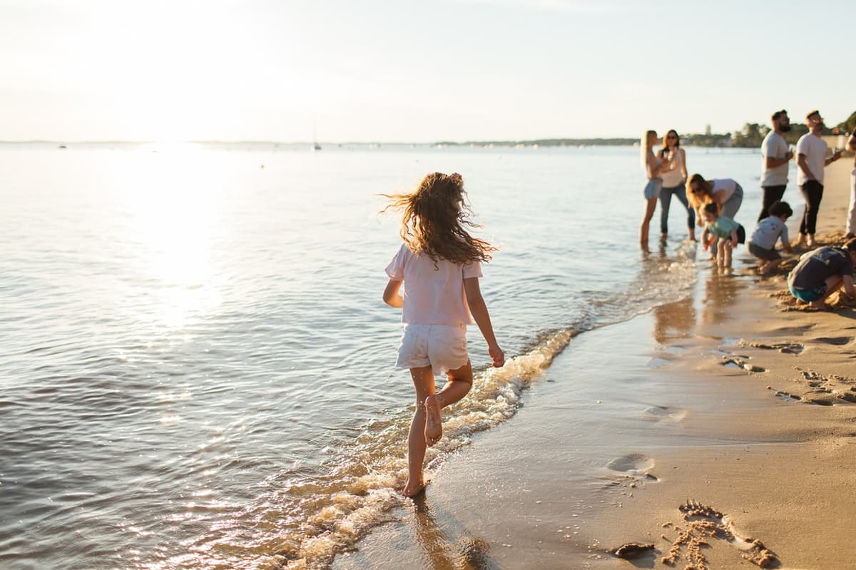 Illustration de l'événement : Lectures enfantines "Heure joyeuse" à la plage