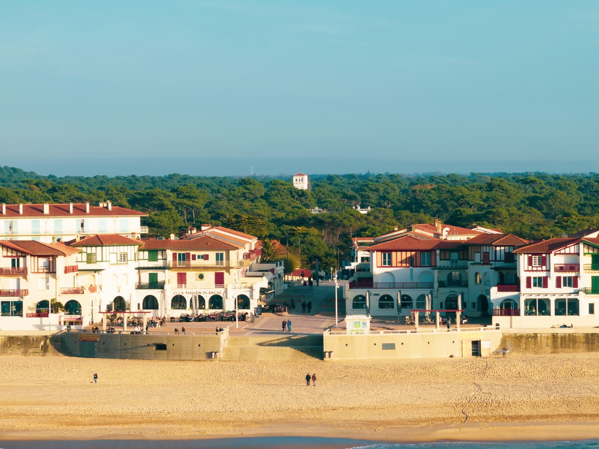 Illustration de l'événement : Visite guidée - Visite de la Place des Landais d'Hossegor avec Kevin Laussu