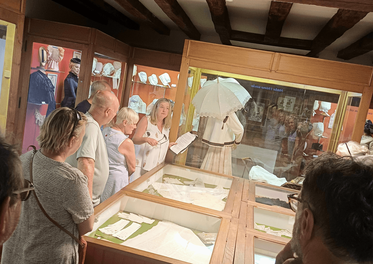 Illustration de l'événement : Visite guidée en anglais - traditions et artisanat d'hier