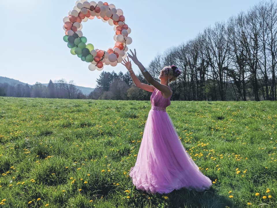 Illustration de l'événement : L'été en famille avec Ouest Limousin Tourisme - Atelier maquillage, sculpture de ballon et cirque