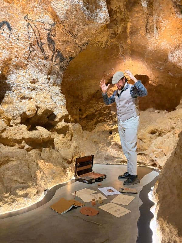 Illustration de l'événement : Lascaux IV fête ses 10 ans - Visite enquête "les secrets de la pointe de sagaie"