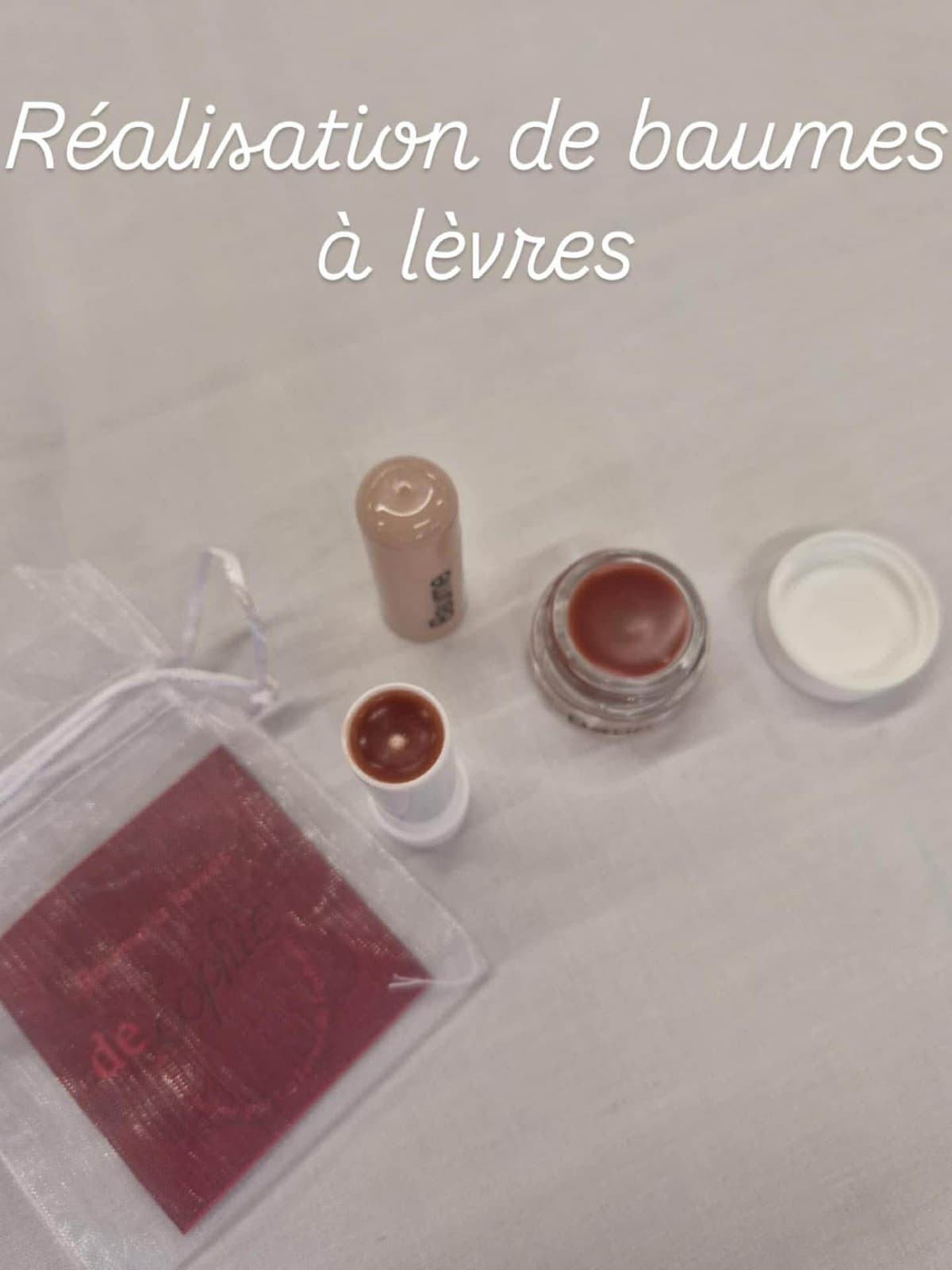 Illustration de l'événement : Visite et Atelier : Découvrez les plantes médicinales et fabriquez votre stick à lèvres