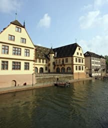Illustration de l'événement : Cap sur le Port Autonome de Strasbourg ! Célébrons les 100 ans du Port autonome de Strasbourg avec une visite exceptionnelle du port