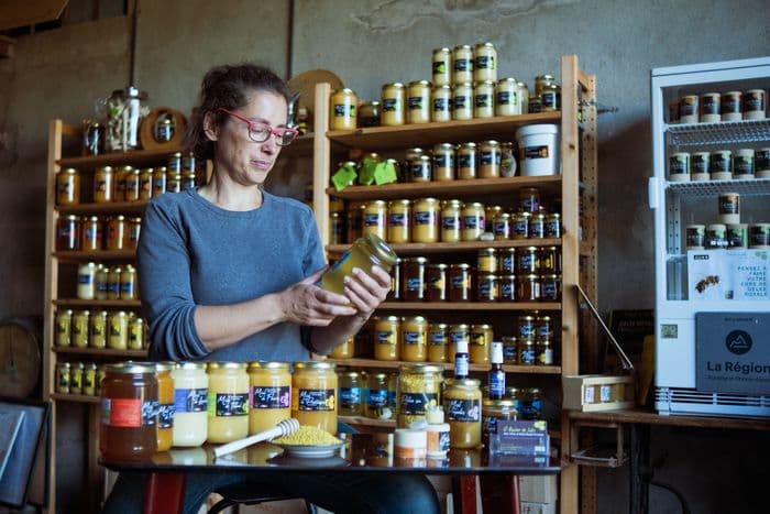 Illustration de l'événement : Atelier "À la découverte du monde des abeilles" à la ferme de Champ Chabert