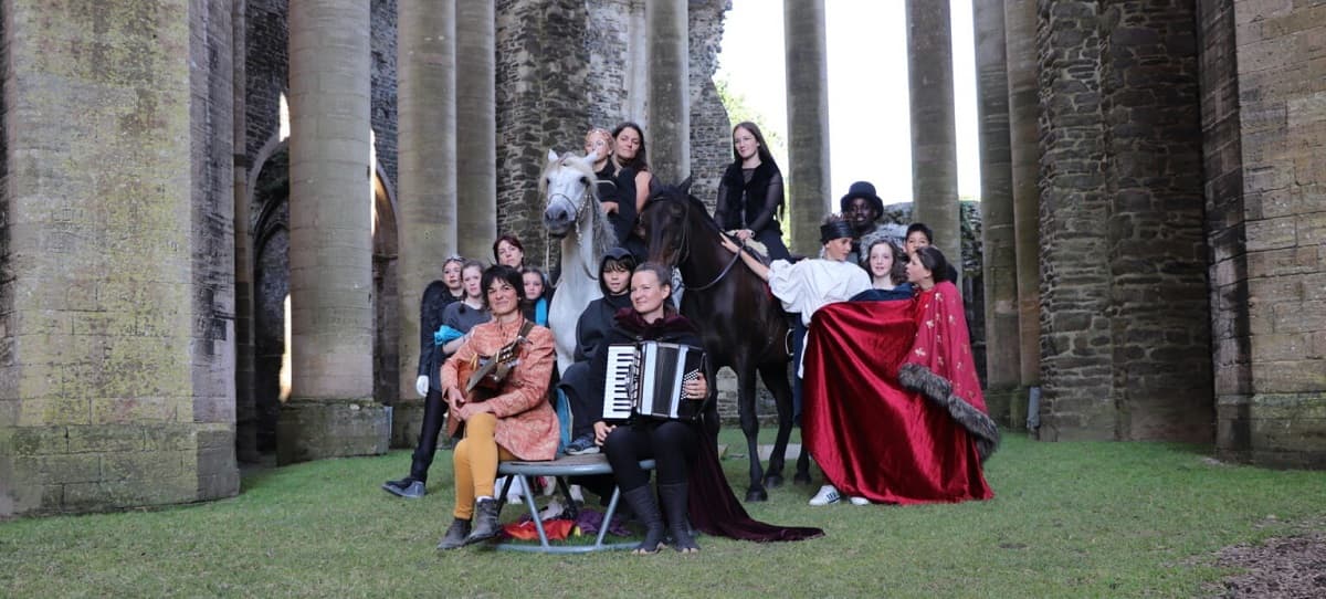 Illustration de l'événement : Les chimères de l’abbaye – Spectacle de fin de séjour