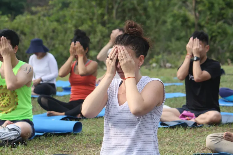 Illustration de l'événement : Yoga en plein air - Jardins de la Cure