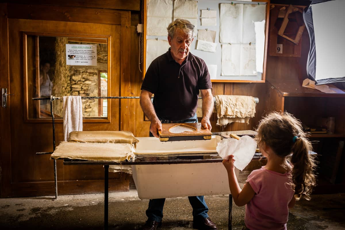 Illustration de l'événement : EN COULISSE, VISITE DÉCOUVERTE DE LA FABRICATION ARTISANALE DU PAPIER