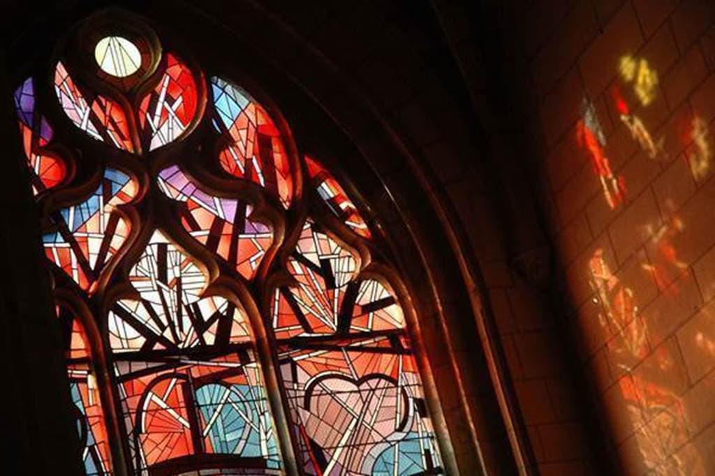 Illustration de l'événement : Visite guidée de la Basilique de Mézières, ses vitraux et son trésor d'art sacré