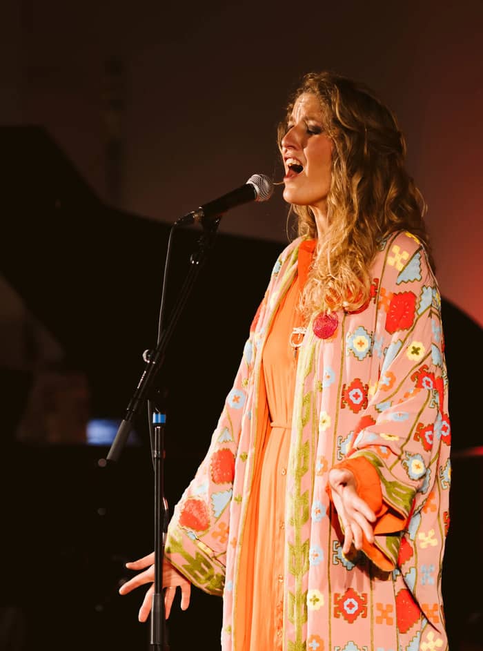 Illustration de l'événement : Concert vocal avec Emmeline Sion chez Arlet’s station, 8 août