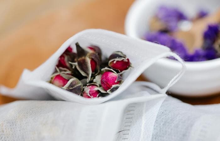 Illustration de l'événement : Ateliers sensoriels "Roses médicinales et secrets de guérison au Moyen-Âge" avec HerboNomade