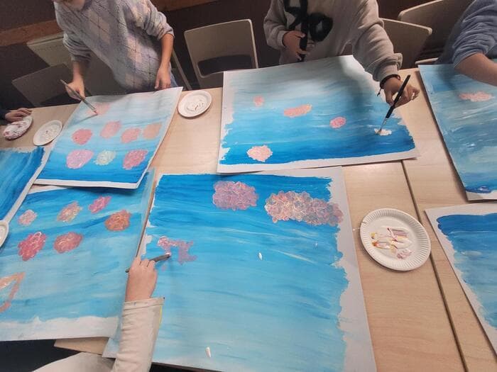 Illustration de l'événement : ETE 3 - 3/5 ANS - SOLEIL, NUAGES ET ECLATS DE COULEUR