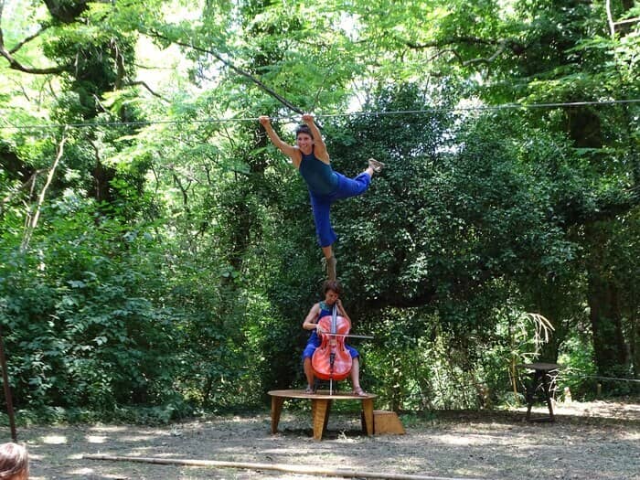 Illustration de l'événement : Spectacle « À travers »