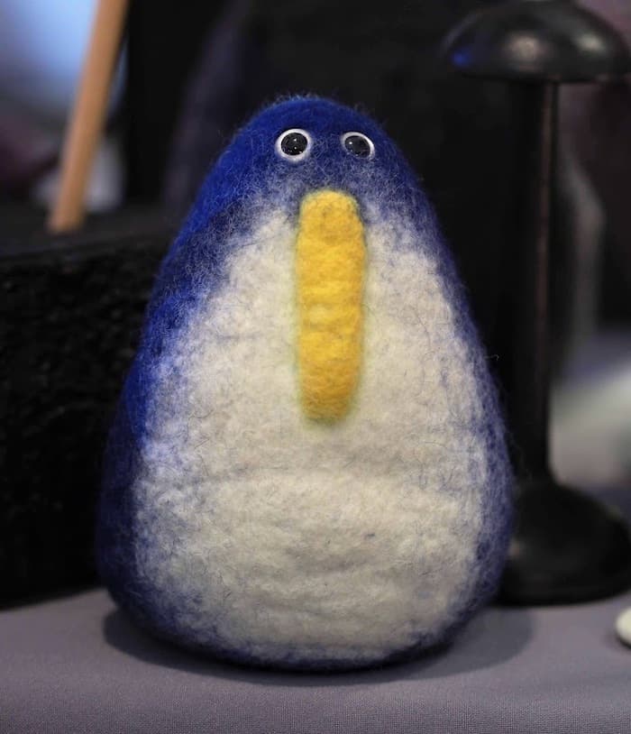 Illustration de l'événement : Atelier feutrage en volume : pingouin, cache-pot ou luminaire