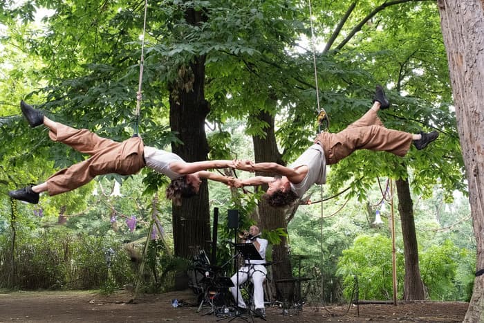 Illustration de l'événement : CIE IN FINE : 2 DANS L'ARBRE