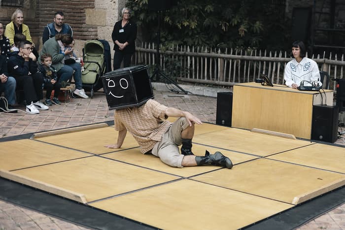 Illustration de l'événement : C’EST CARRÉ · Compagnie Inéluctable
