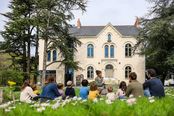 Illustration de l'événement : L'heure du conte en plein air, au Grand Lieu du Conte