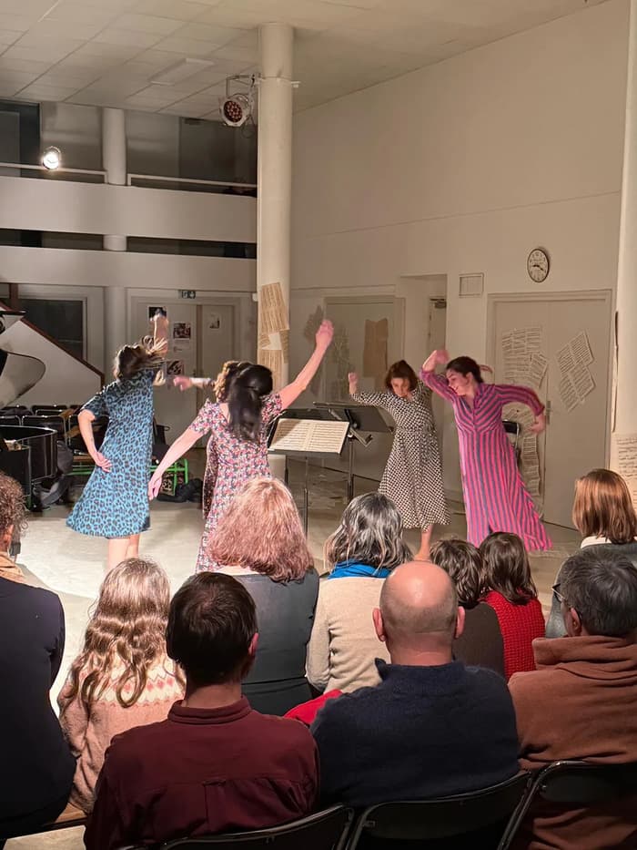 Illustration de l'événement : Danse hypnotique avec Aurore au Jardin à Tison, Poitiers – 4 juillet