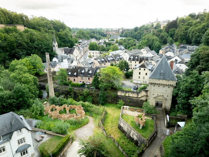 Illustration de l'événement : Parcours inédit de la LUGA à travers les jardins urbains qui continuent de rythmer la ceinture verte de la capitale