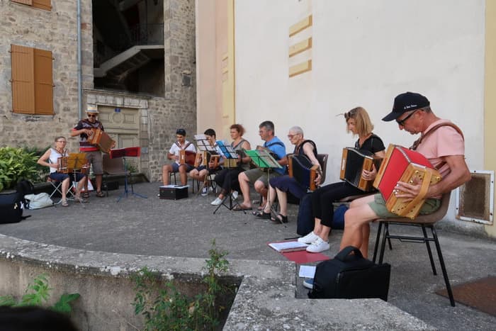 Illustration de l'événement : Découverte des danses folk avec l'atelier Diato de MJC Annonay