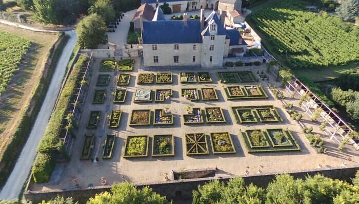 Illustration de l'événement : Les journées européennes du patrimoine au château de Villeneuve, monument historique des XIIe et XVe siècle et ses jardins à Martigné Briand,