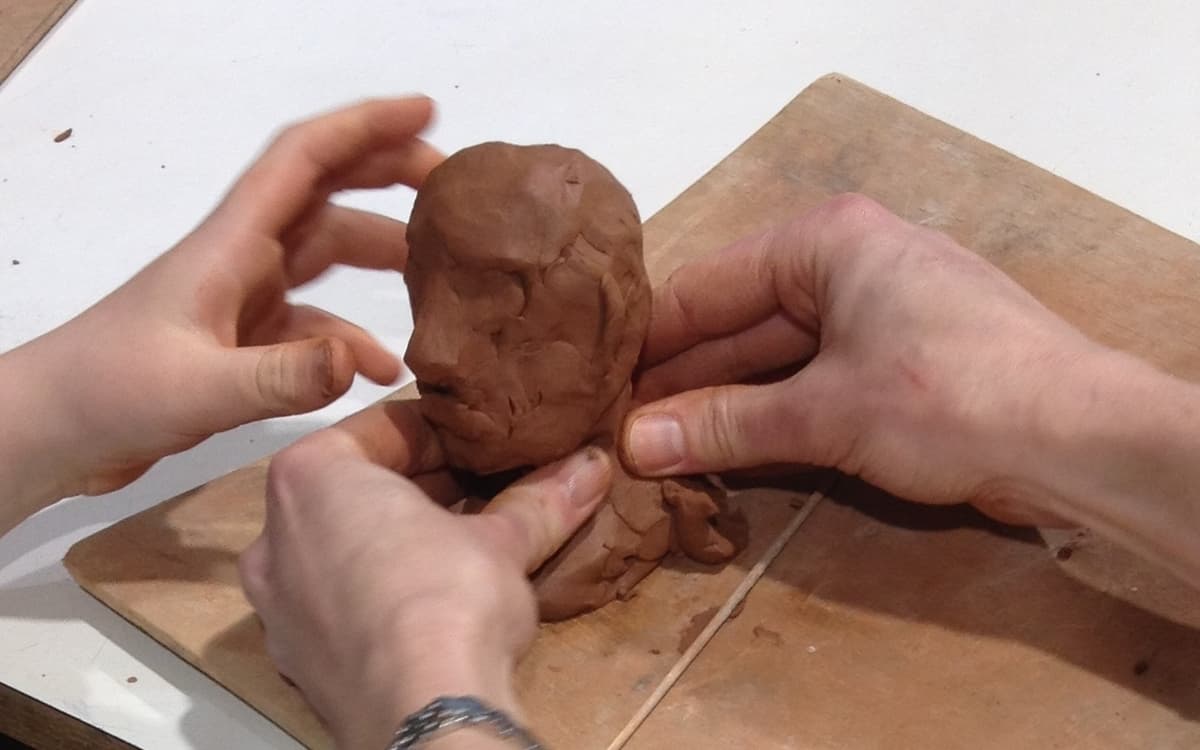Illustration de l'événement : Visite et atelier de modelage en famille - Petit sculpteur à quatre mains