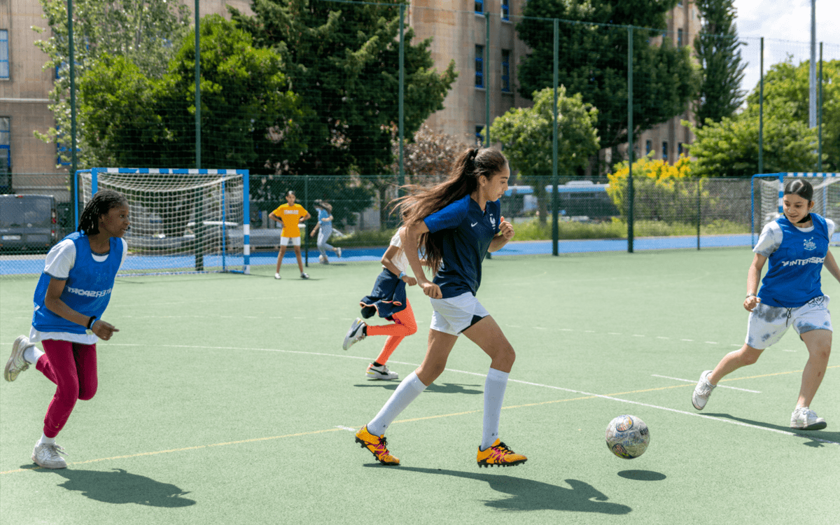 Illustration de l'événement : Un pop-up à la croisée de la mode, de l'art et du foot féminin arrive à Paris !