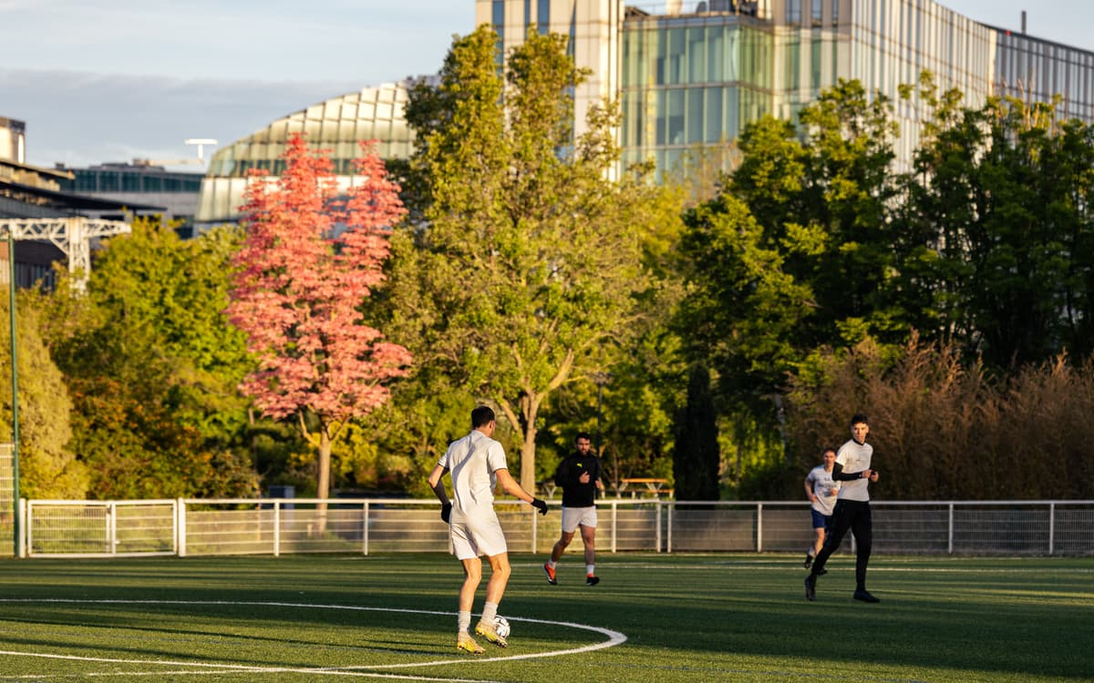 Illustration de l'événement : Que faire à Paris cet été quand on aime le foot ?