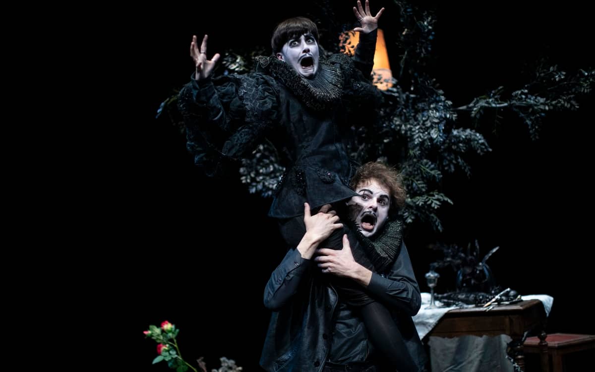 Illustration de l'événement : Avec les pieds, un spectacle musical burlesque et baroque au Théâtre Silvia Monfort