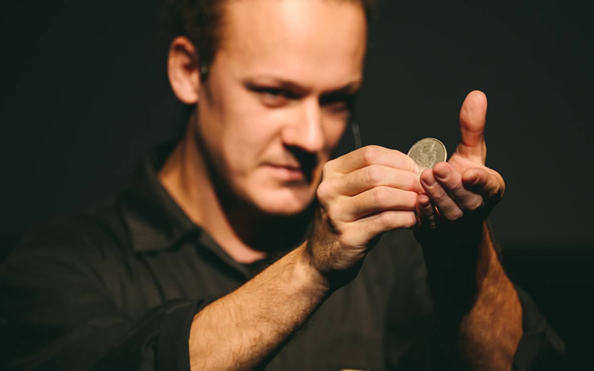 Illustration de l'événement : Soirée illusions, deux spectacles de magie au Théâtre Silvia Monfort