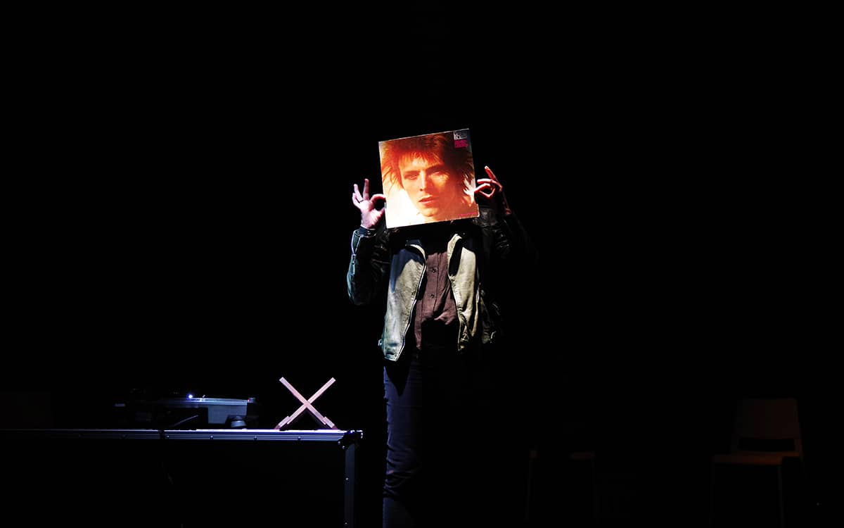 Illustration de l'événement : While My Guitar Gently Weeps, quand récit personnel et musique se rencontrent au Théâtre Silvia Monfort