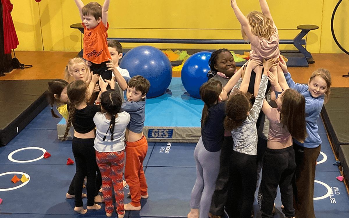 Illustration de l'événement : Stage cirque 6-10 ans pendant les vacances d'été