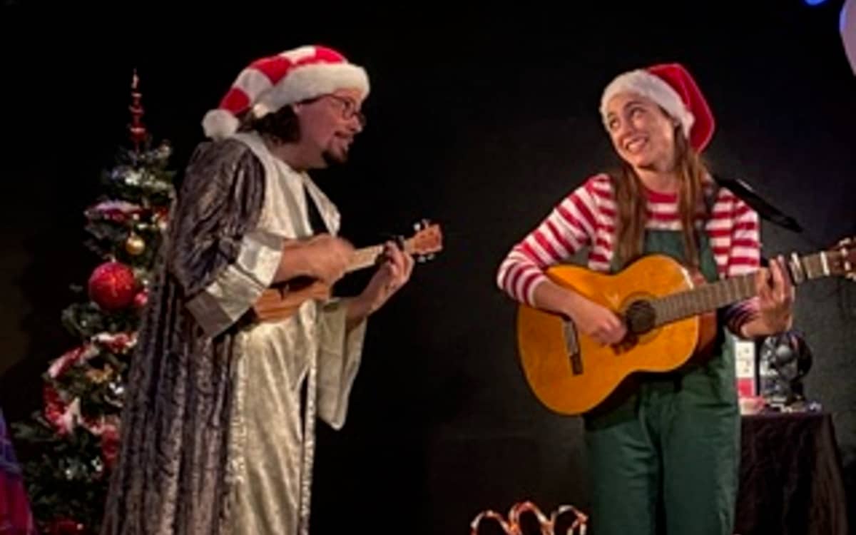 Illustration de l'événement : L'étrange Noël du magicien, le spectacle jeune public à ne pas louper au Funambule Montmartre.