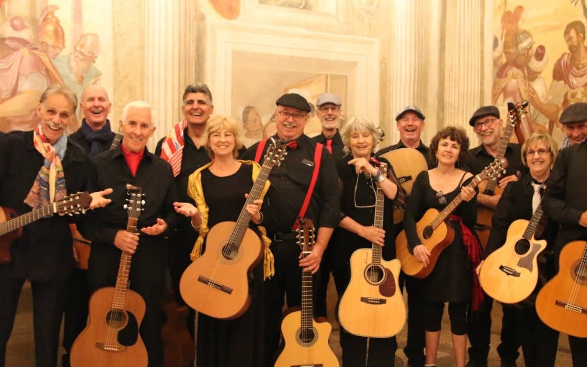 Illustration de l'événement : "Sunshine Coast Guitar Orchestra" 20 Guitaristes folks venus d'Australie