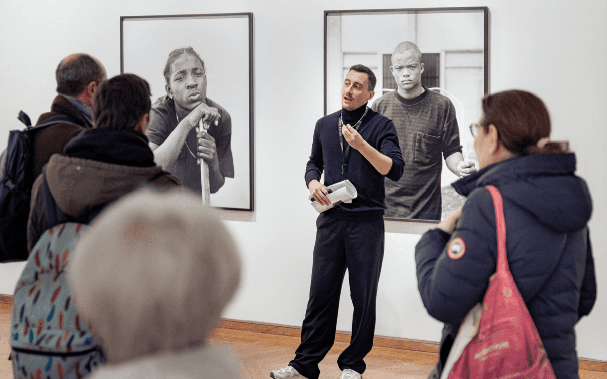 Illustration de l'événement : Visite guidée des expositions « La photographie en toutes lettres » et « Camille Vivier »