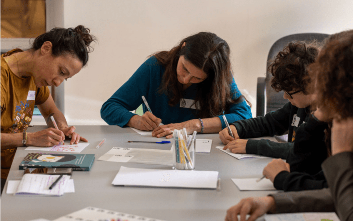 Illustration de l'événement : Philo en famille – S’habiller : une nécessité, un art ou un jeu ?