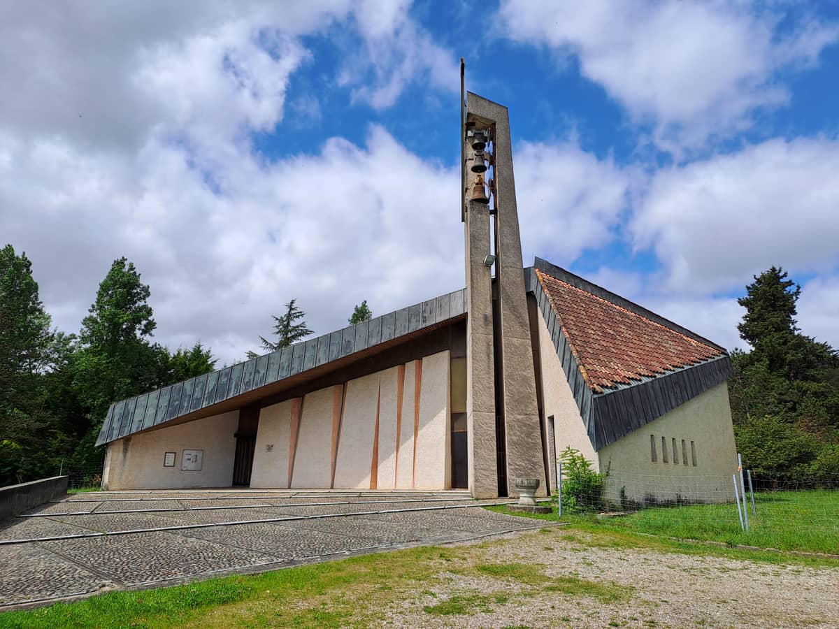 Illustration de l'événement : Visite : Courbiac, une église seventies