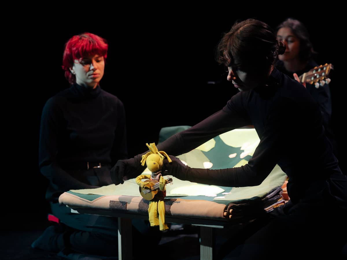 Illustration de l'événement : Festival Voix et Danses - Bulbe, Cie Macadam Tempo, Des marionnettes pour un voyage initiatique vocal et musical