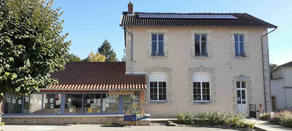 Illustration de l'événement : Mois de l'architecture Monts et Barrages - : Exposition « REGARDS – Projets ruraux innovants » & visites guidées de l’église, de l’exposition et du VRAC