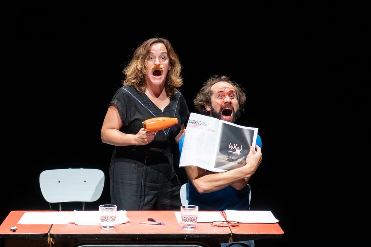 Illustration de l'événement : Festival de Théâtre de Figeac, rencontres, cinéma, musique, théâtre : "le Mystère du Gant"