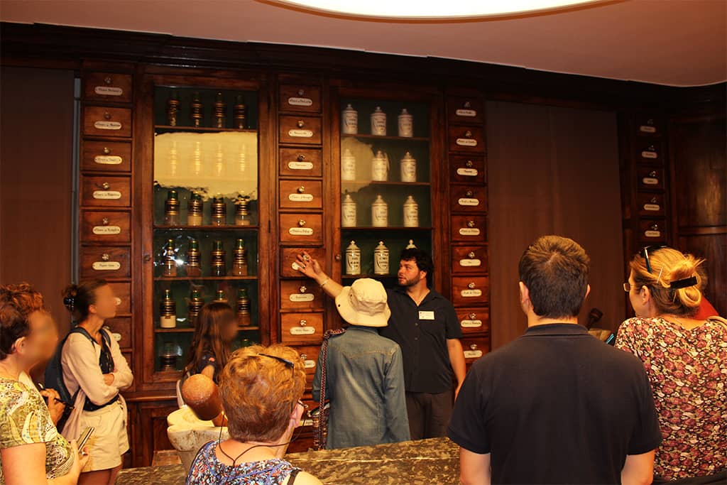 Illustration de l'événement : VISITE GUIDÉE : PHARMACIE DE L'ANCIEN HÔPITAL