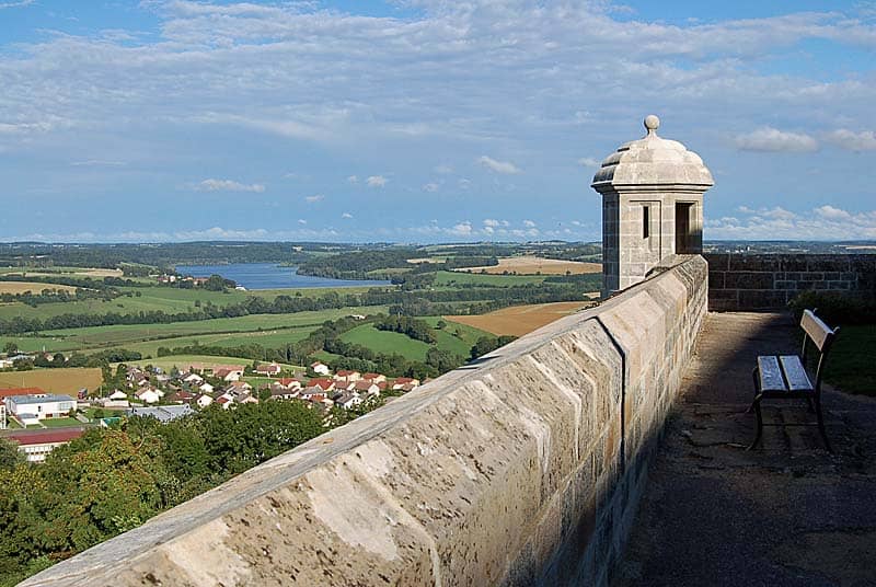Illustration de l'événement : Visite thématique à Langres : De la tour Saint-Ferjeux à la tour Piquante, voyage sur les remparts…