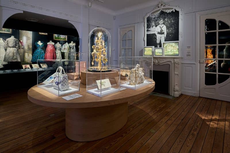 Illustration de l'événement : Conférence-visite : Christian Dior, à la recherche des couleurs de l'enfance