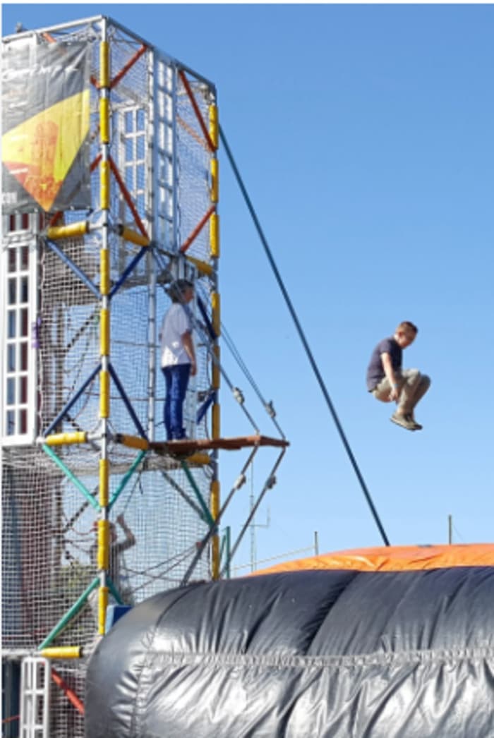 Illustration de l'événement : Cage à grimper et air bag jump, réservation en ligne