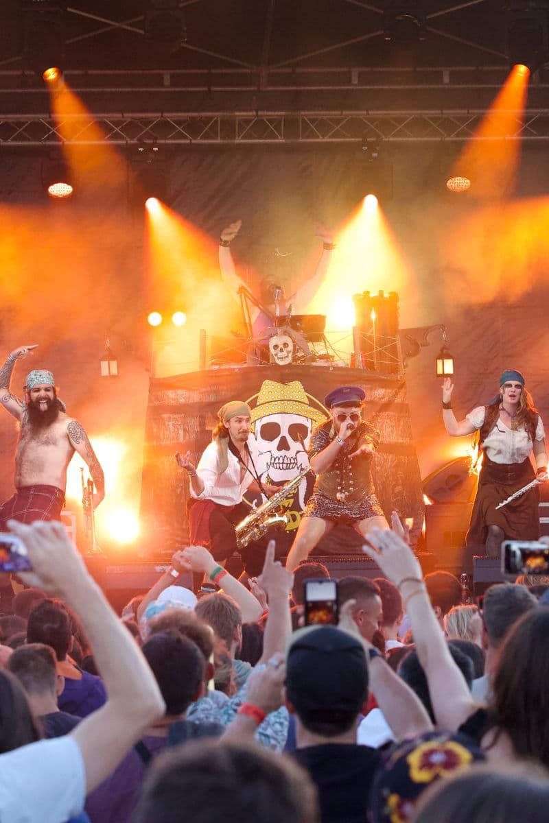 Illustration de l'événement : Festival au Village - Golden Parachute - Concert Turbo Pirate Party