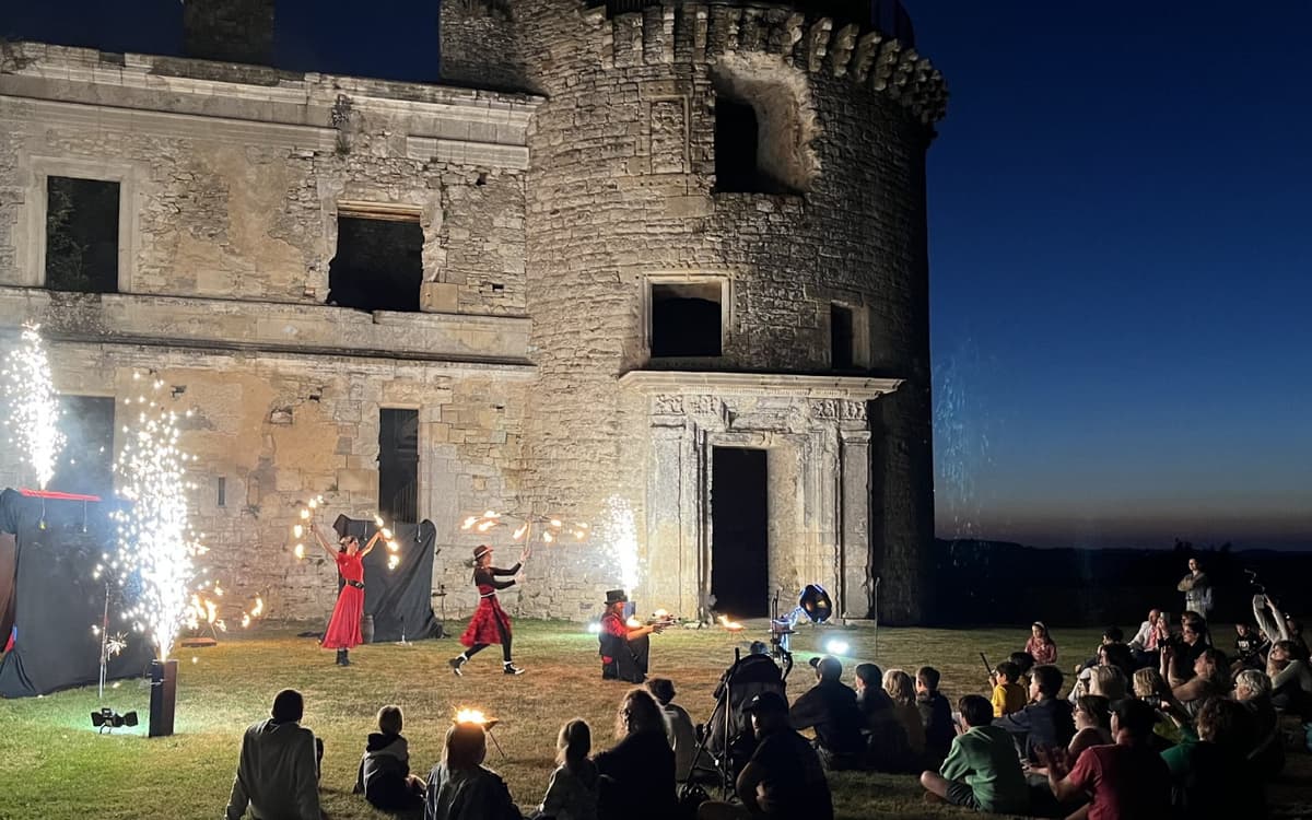 Illustration de l'événement : La magie des flambeaux, soirée nocturne en famille