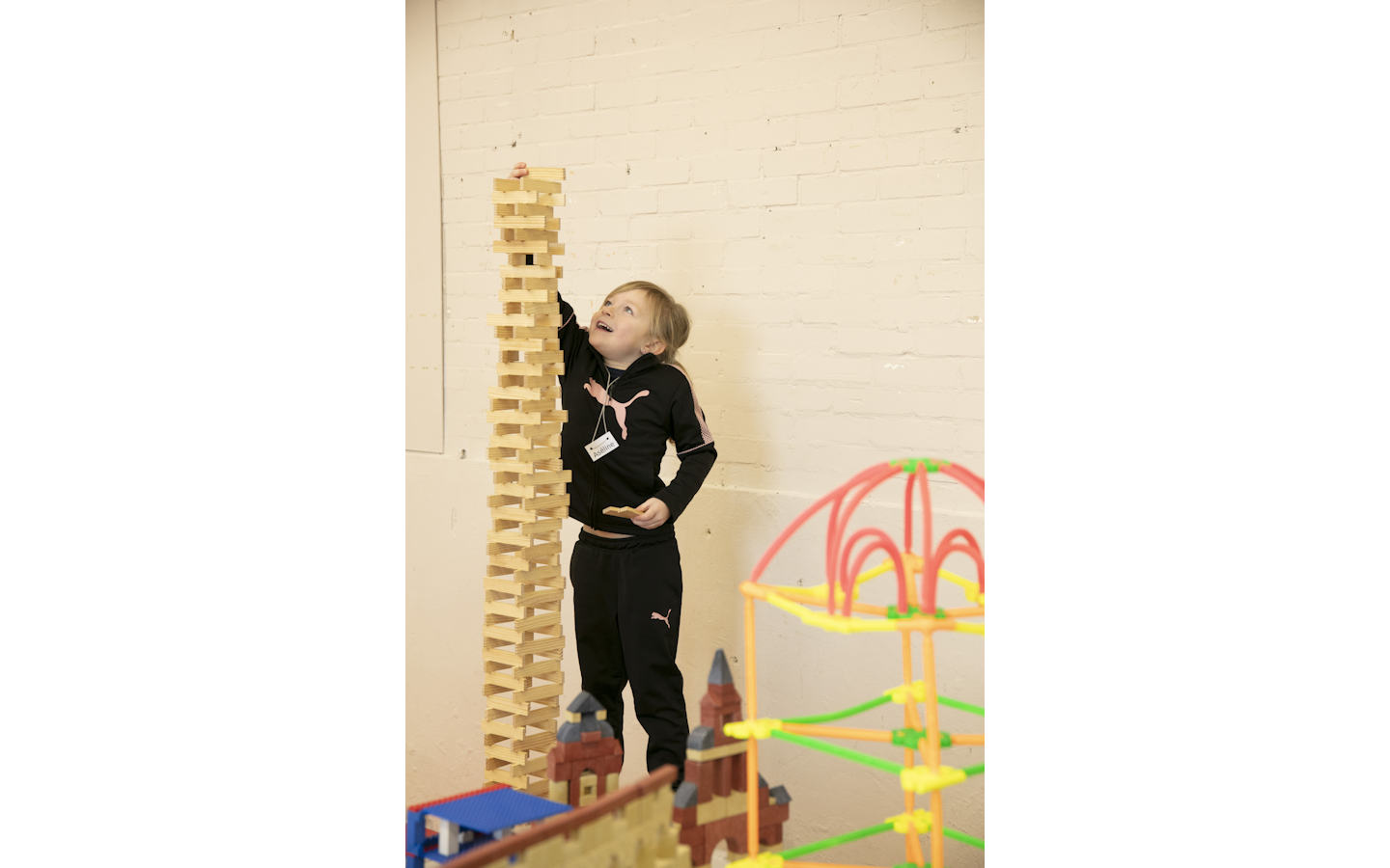 Illustration de l'événement : Atelier Kapla en famille : Les jeux de construction, tout un chantier !
