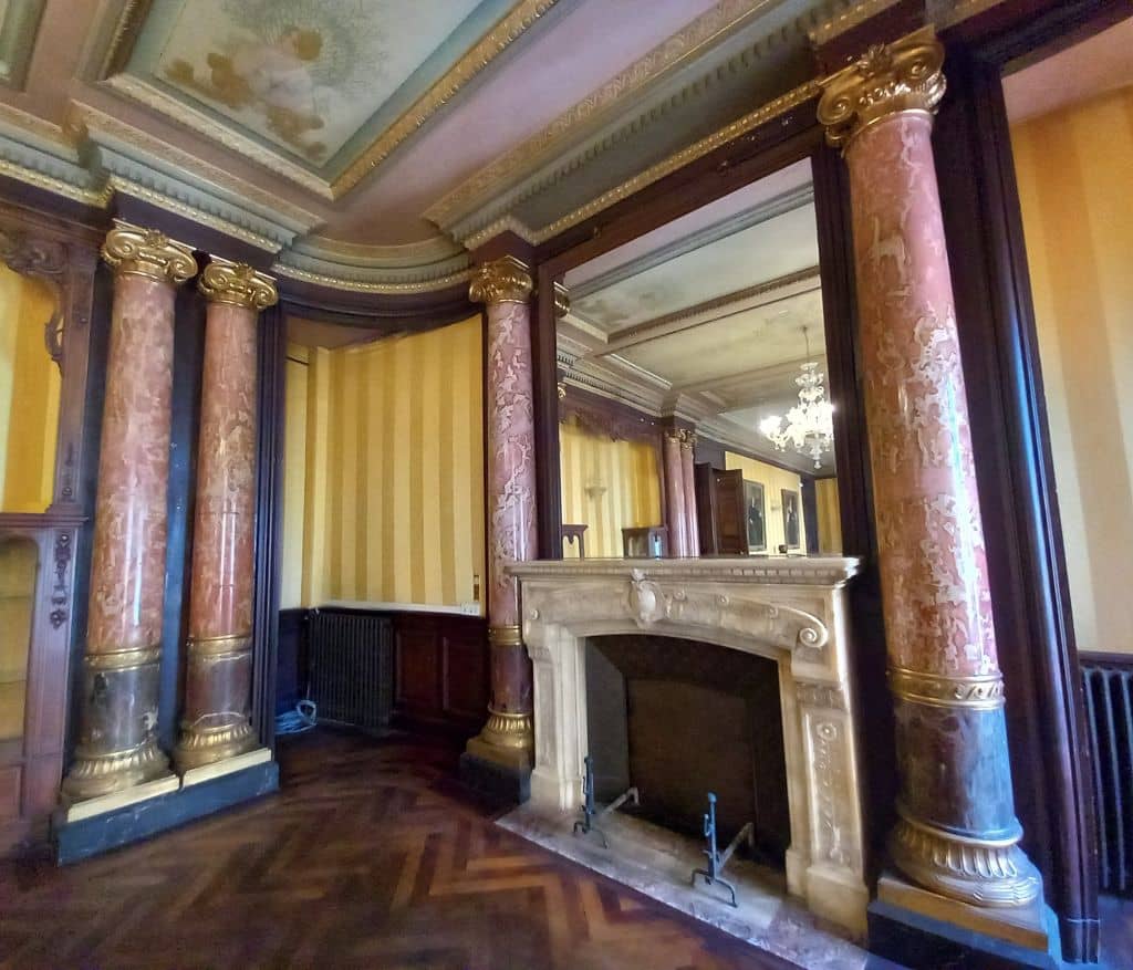 Illustration de l'événement : MARBRE EN MAJESTÉ : DU SOL AU PLAFOND