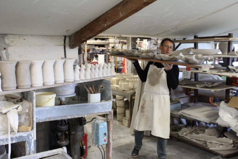Illustration de l'événement : Secrets de Fabrique : Visite de la faïencerie de Parpeçay