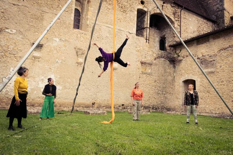 Illustration de l'événement : Spectacle vocal et acrobatique "Ce à quoi nous tenons"